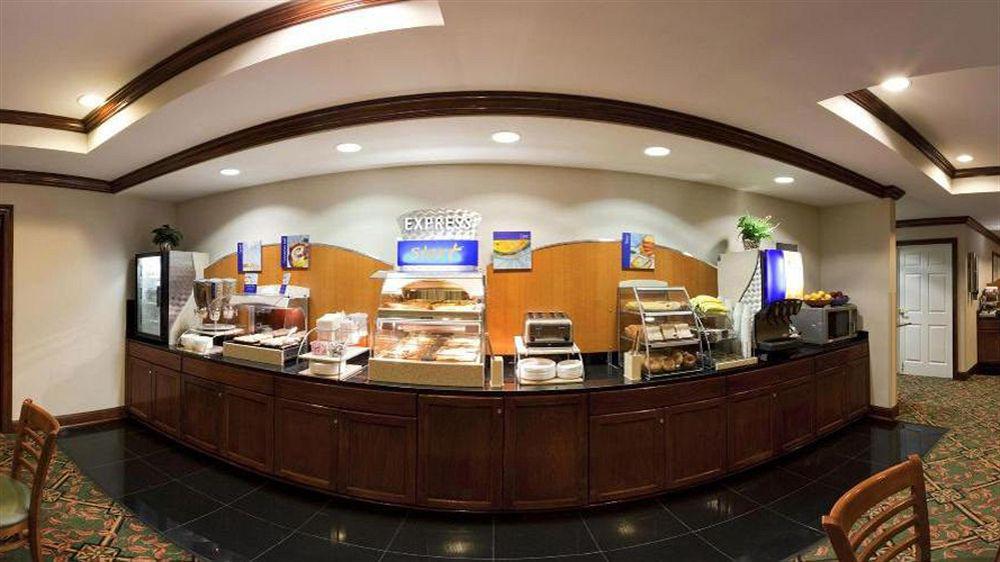Holiday Inn Express Hotel & Suites Woodbridge By Ihg Εξωτερικό φωτογραφία
