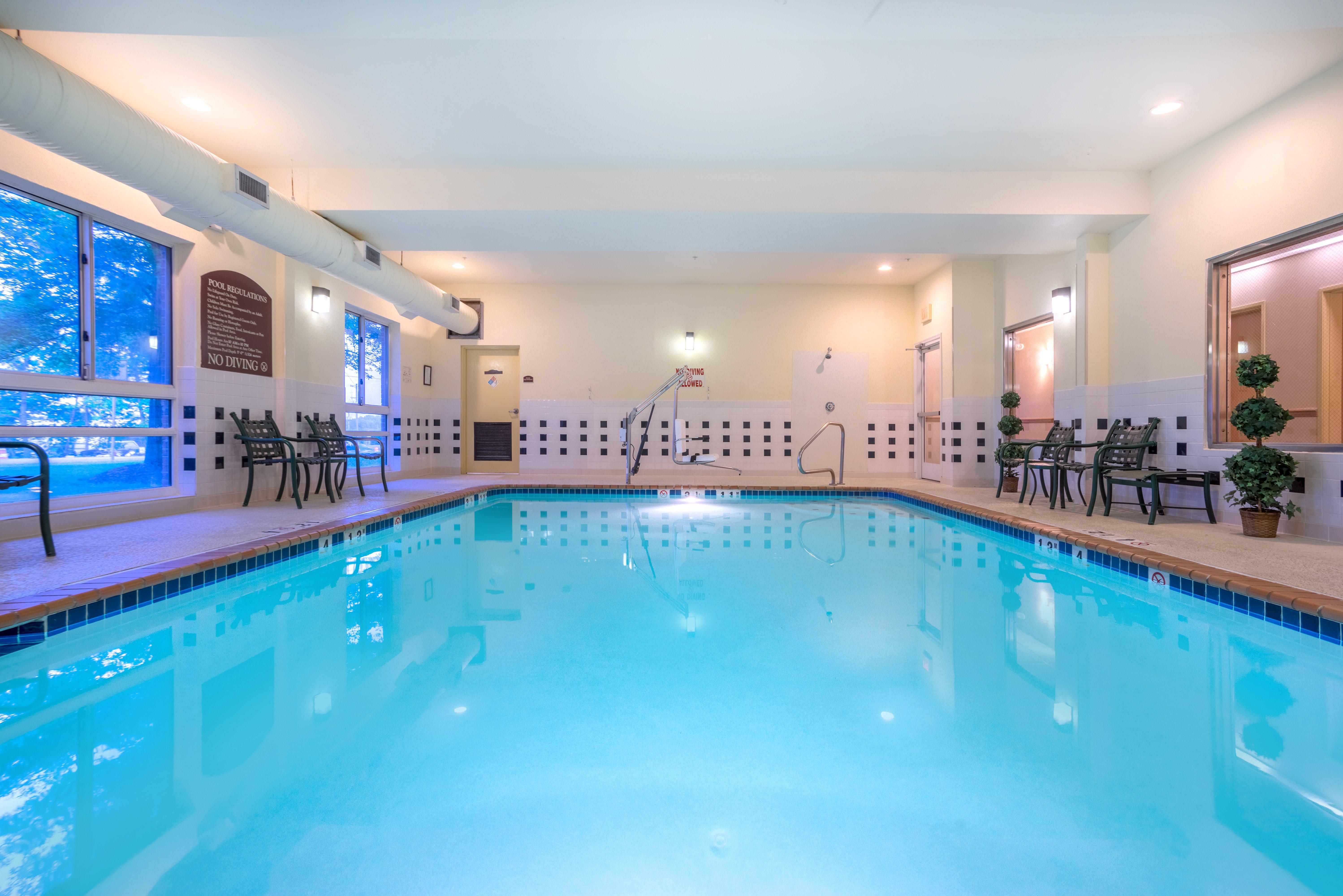 Holiday Inn Express Hotel & Suites Woodbridge By Ihg Εξωτερικό φωτογραφία
