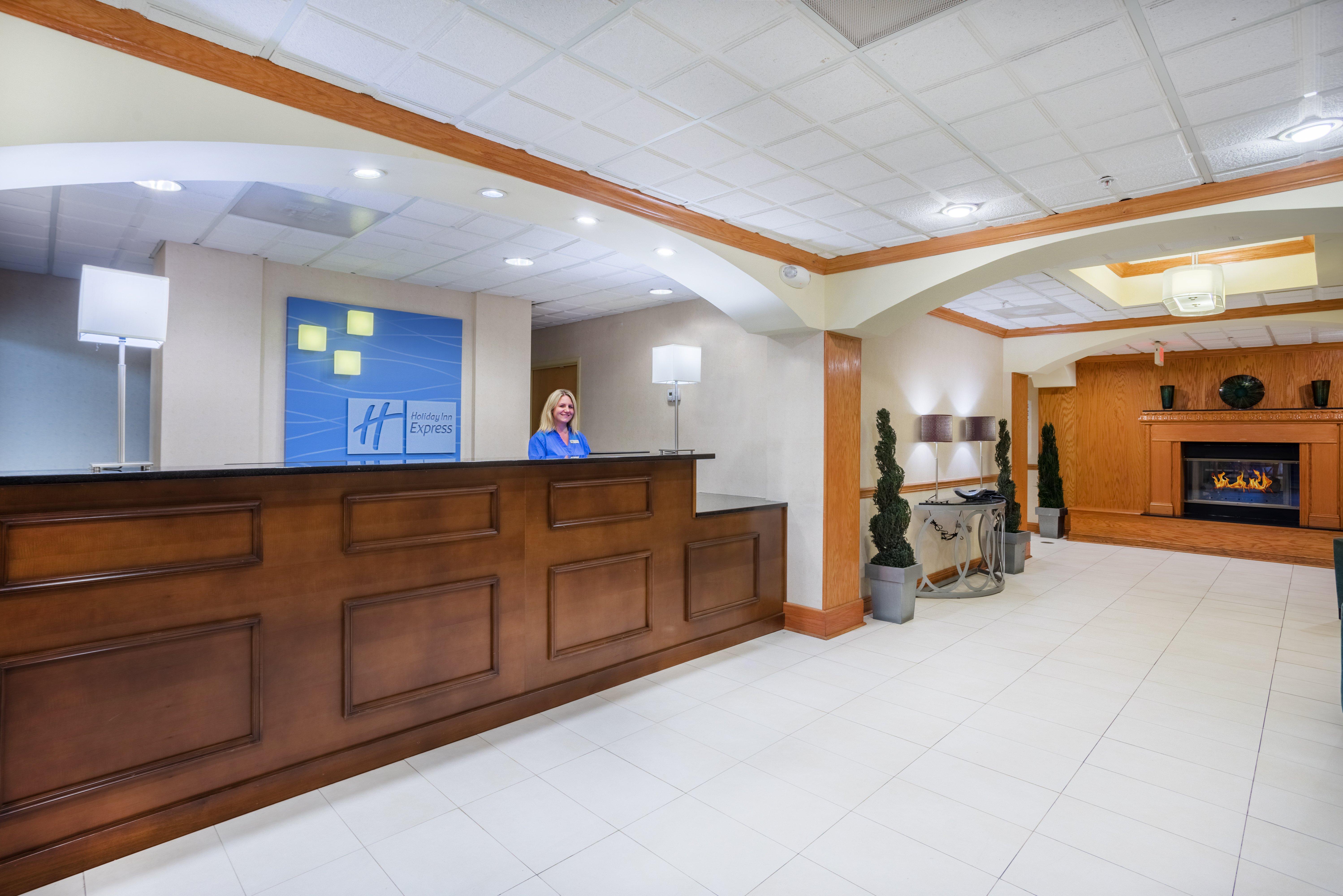 Holiday Inn Express Hotel & Suites Woodbridge By Ihg Εξωτερικό φωτογραφία