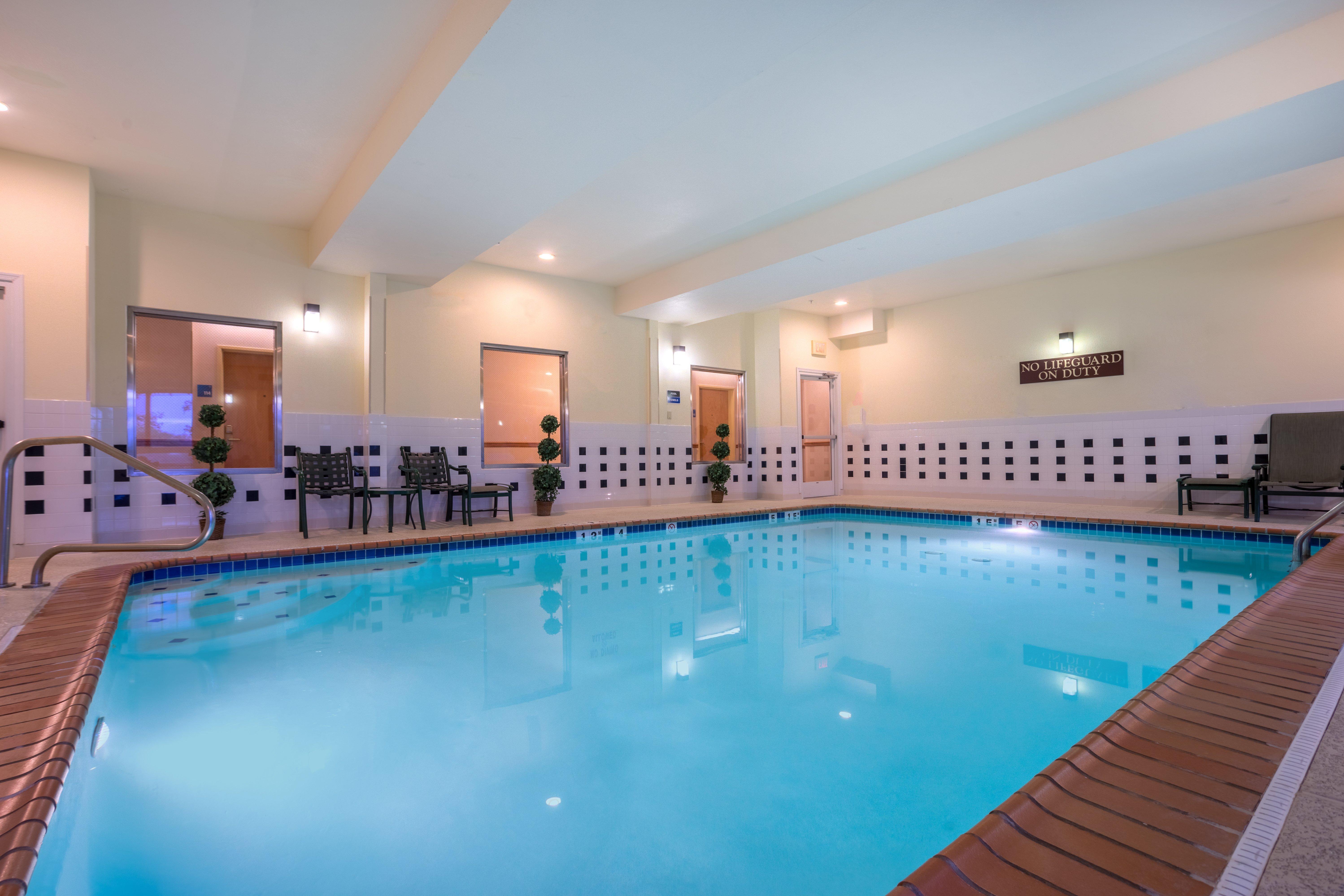 Holiday Inn Express Hotel & Suites Woodbridge By Ihg Εξωτερικό φωτογραφία